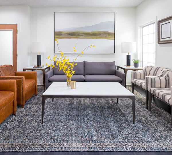 Mesas y muebles complementarios