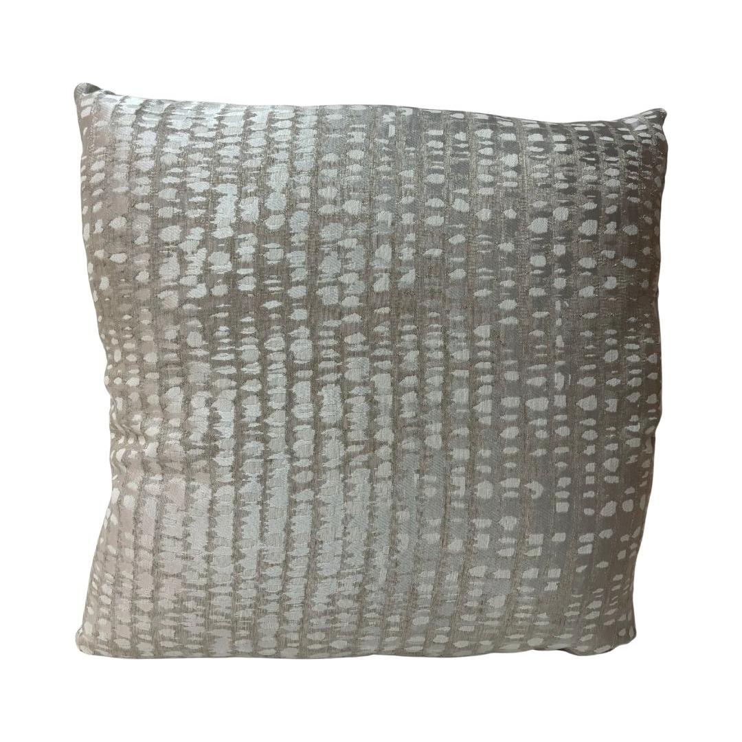 Almohadón Tela Premium con Relleno de Plumas 22" x 22" Pulgadas - Monnry